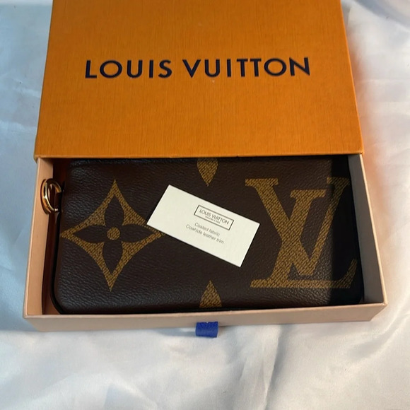 Louis Vuitton Brown and Gold Monogram Clutch - Picture 4 of 9